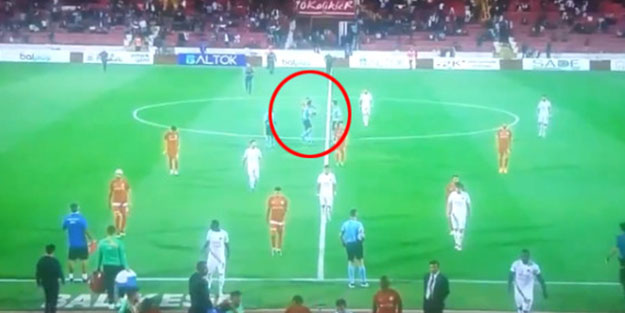 1. Lig'de hakeme yumruk! Maç tatil edildi