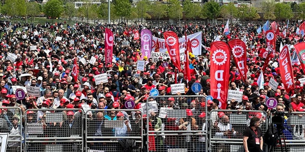 1 Mayıs etkinliğinde vandallığı savundular!