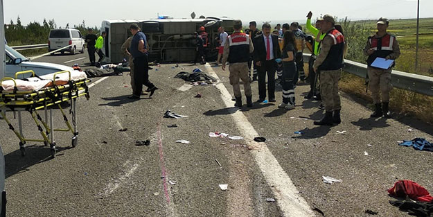 1 Mayıs'a gidenleri taşıyan otobüs devrildi
