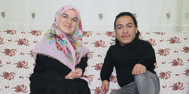 1 metre boyundaki çiftin tek bir isteği var!