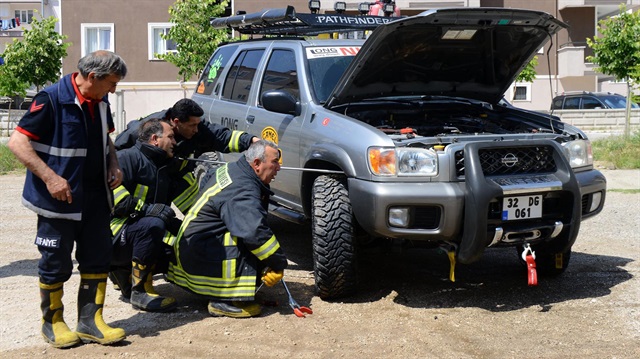 1 metre uzunluğunda motordan yılan çıktı