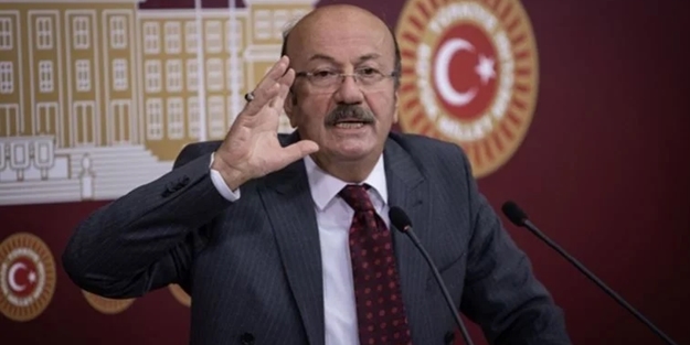 ‘1 metrelik bez parçası’ rezaletinden ne farkı kaldı! Bekaroğlu’ndan skandal seccade savunması