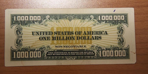 1 milyon dolarlık banknotu satmak isterken yakalandı