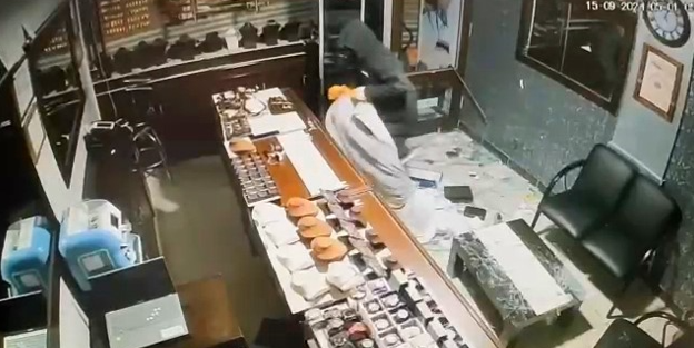 1 milyon liranın üzerinde kuyumcu soygunu böyle görüntülendi