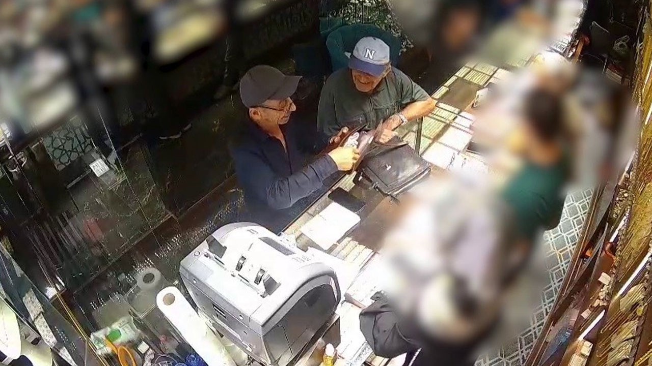 1 milyonluk ziynet eşyası çalarken yakayı ele verdiler