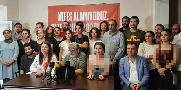 1 tane haber gösterin de görelim! Topunun maskesi indirildi