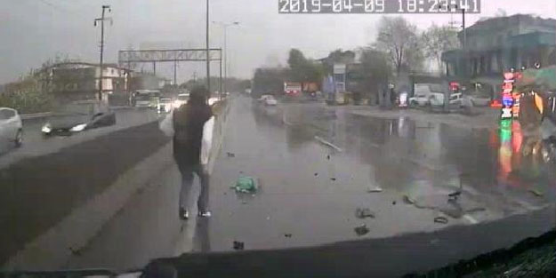 1 yaşındaki Hafsa, TIR'a çarpan kamyonetin ön camından yola fırladı