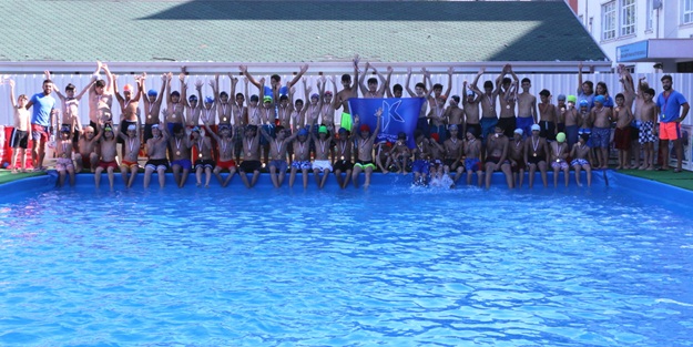 10 Bin çocuk portatif havuzlarda yüzme öğrendi