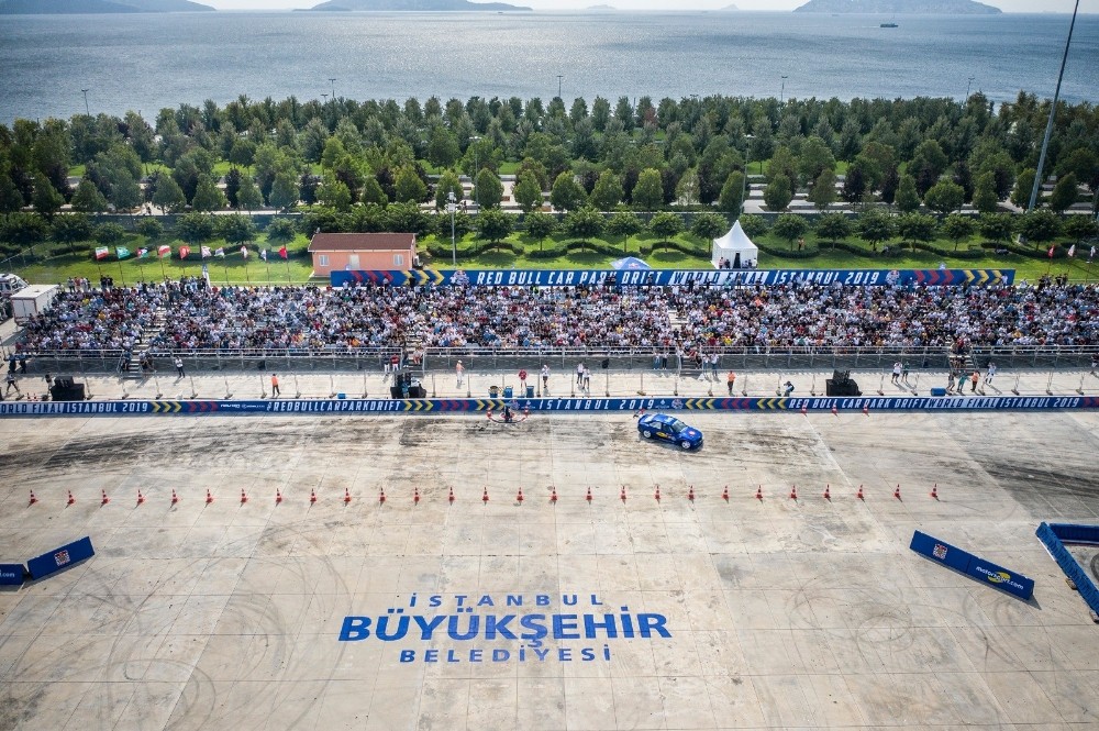 10 bin İstanbullu Red Bull Car Park Drift Dünya Finali’ni izledi 