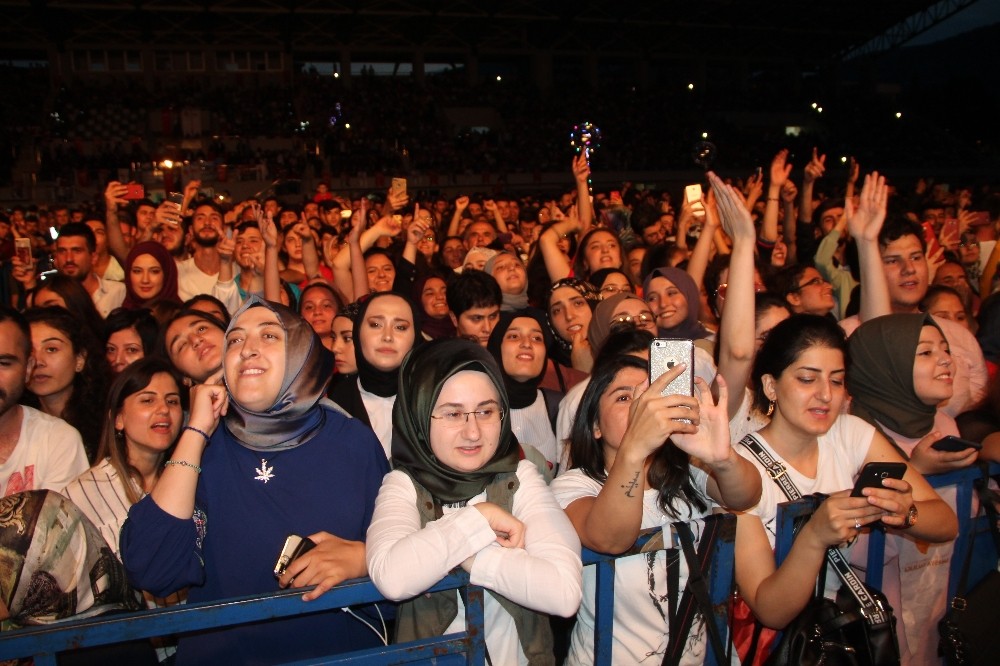10 bin kişi 100. yılı coşku içinde Kıraç ile kutladı 