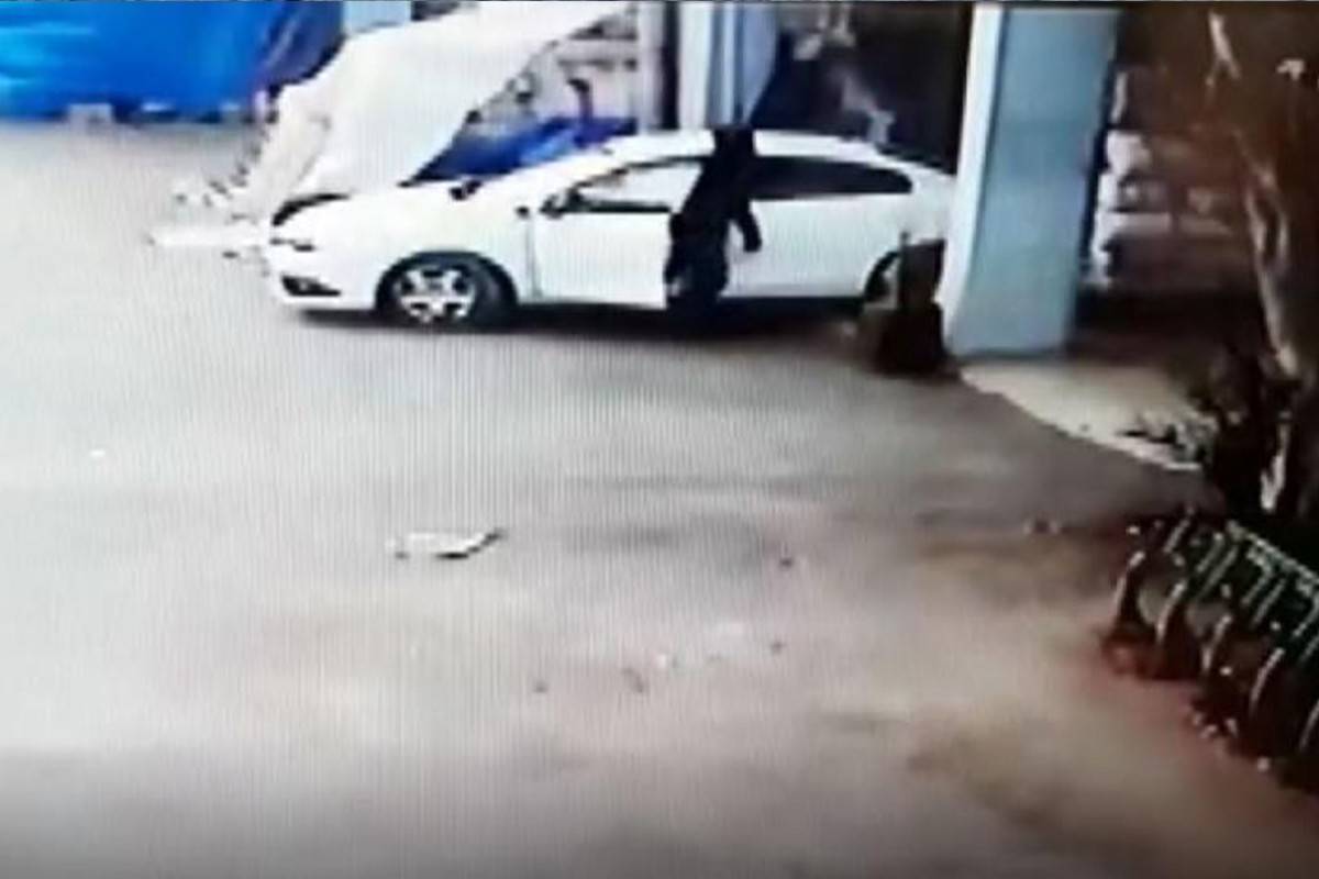 10 bin liralık Antep fıstığını 45 saniyede çaldı