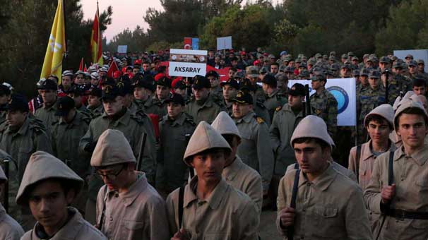 10 bin Türk, dedelerinin izinde yürüdü