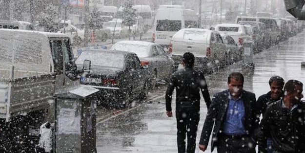 10 dakikada her yer karla kaplandı