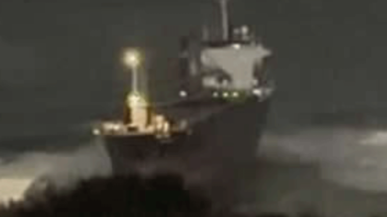 10 gün önce İHA'lar vurmuştu: O gemi İstanbul'da karaya oturdu!