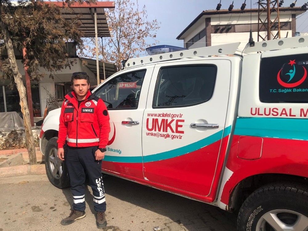 10 günlük bebeğini bırakıp deprem bölgesine yardıma koştu 