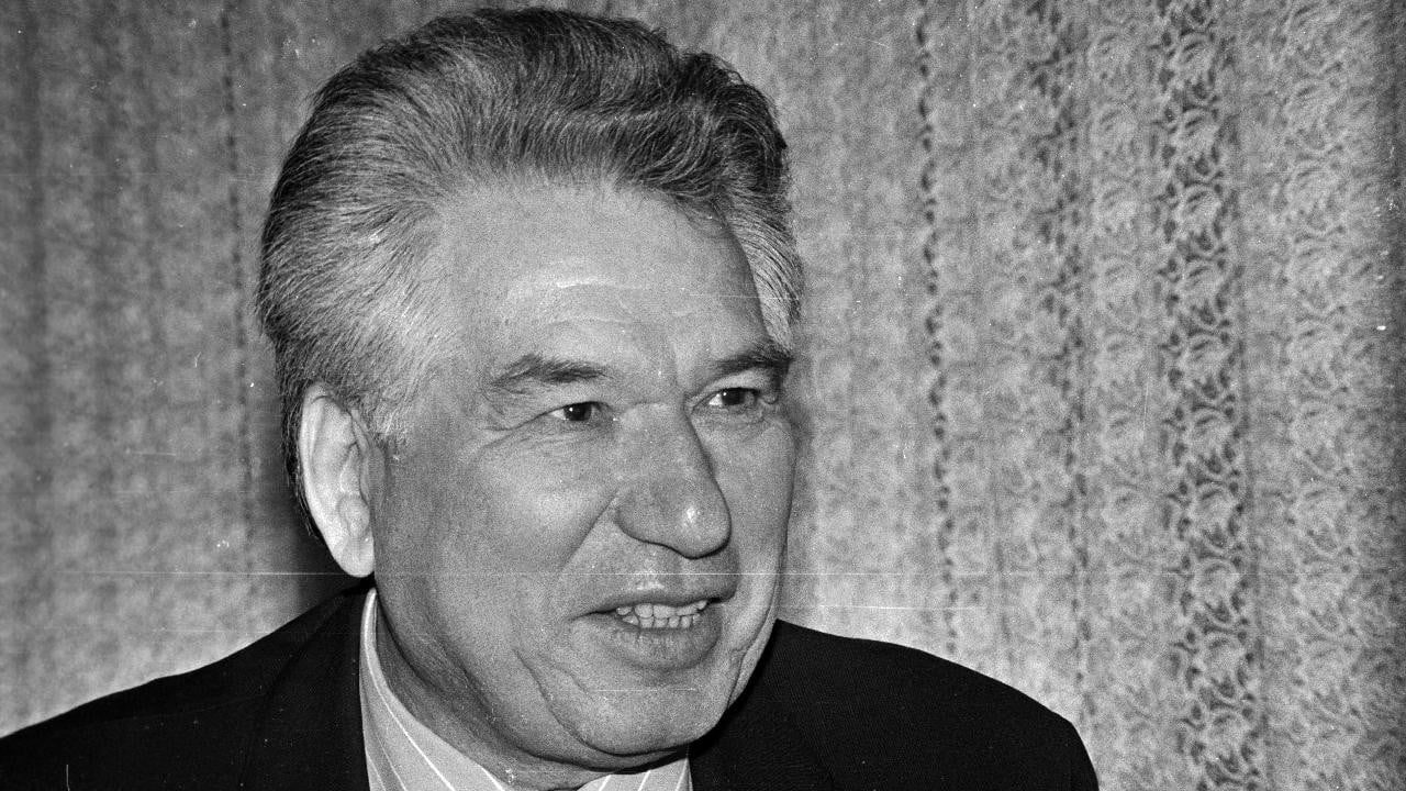 10 Haziran 2008: Cengiz Aytmatov'un vefatı (Kırgız Yazar, Diplomat)