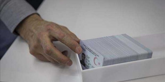 O illerde de yeni kimliğe geçiliyor