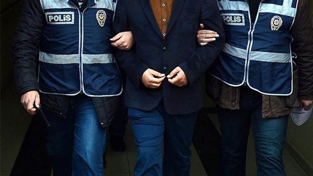 10 ilde FETÖ operasyonu! 17 doktor paketlendi