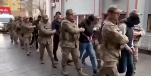 10 ilde 'Sibergöz 19' operasyonu: 33 gözaltı