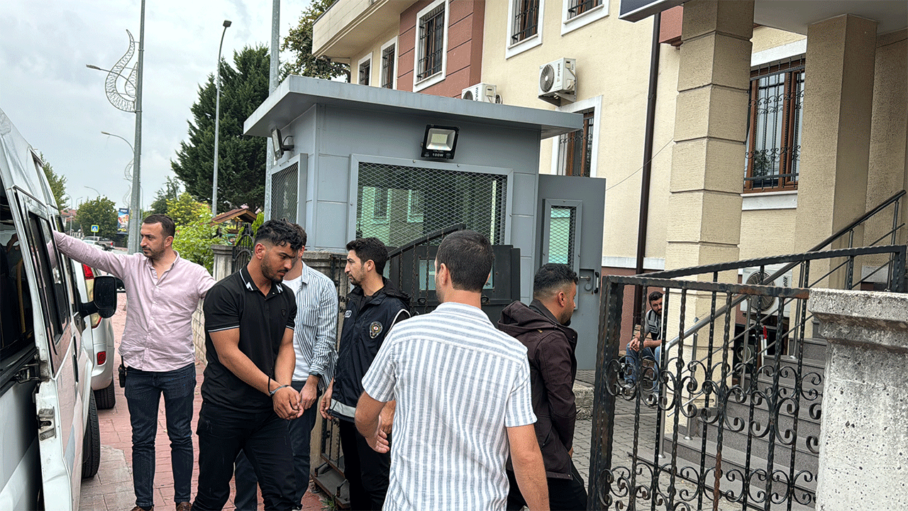 10 kaçak göçmen daha yakalandı