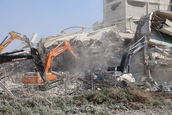 10 katlı bina saniyeler içinde yıkıldı