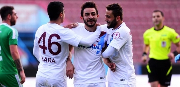 1461 Trabzon 10 kişiyle zafere koştu!