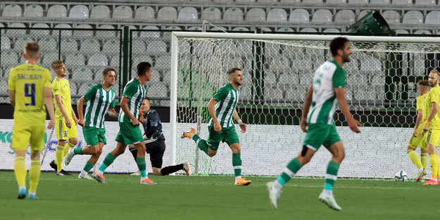 10 kişi kalan Konyaspor tur kapısını araladı