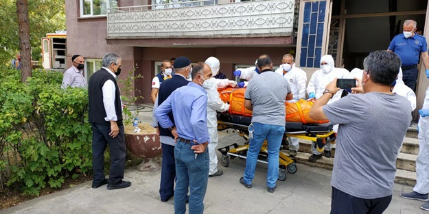 10 kişilik ekip 6 saat uğraştı! Cesedi 4'üncü kattan indirdiler