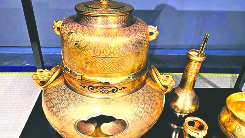 10 milyon Yen’lik çay kâsesini çaldılar