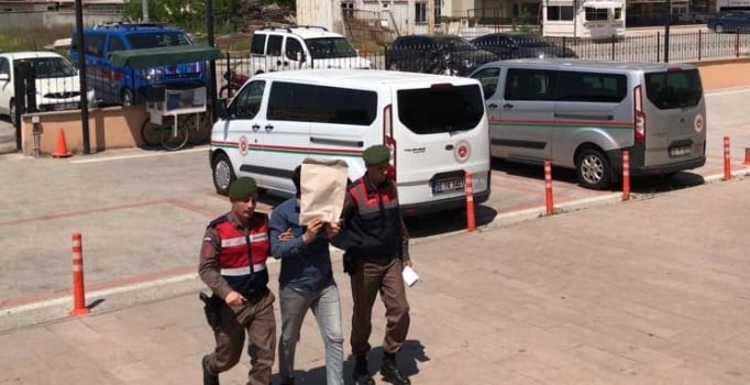 10 şehirde aranıyordu, Edirne'de yol kontrolünde enselendi