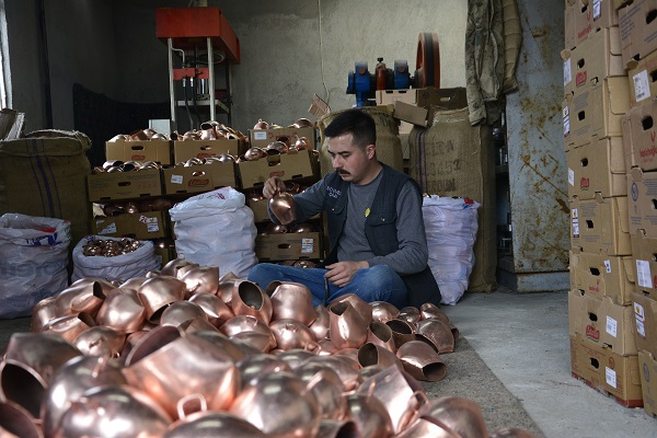 10 yaşında başladı, yurt dışına açıldı! Manisalı zanaatçı taleplere yetişemiyor