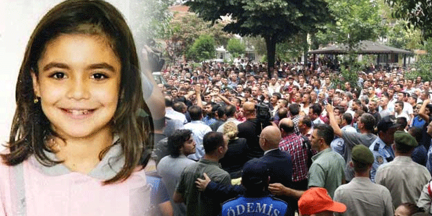 İlçe ayağa kalktı! Mahalleli o evi bastı...