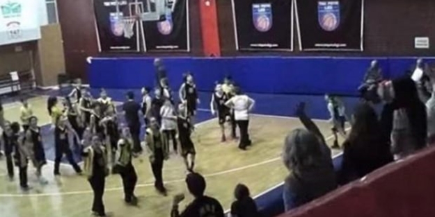 10 yaşındaki çocukları yuhaladılar