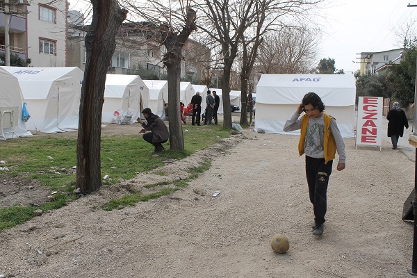 10 yaşındaki çocuktan ağlatan davranış! Kendine yapılan sürprizi Kızılay'a bağışladı