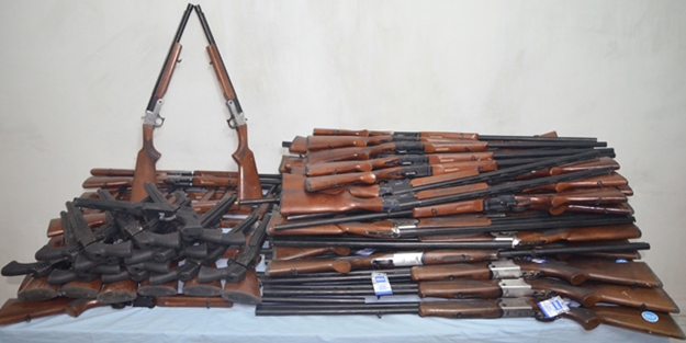 100 adet av tüfeği ele geçirildi