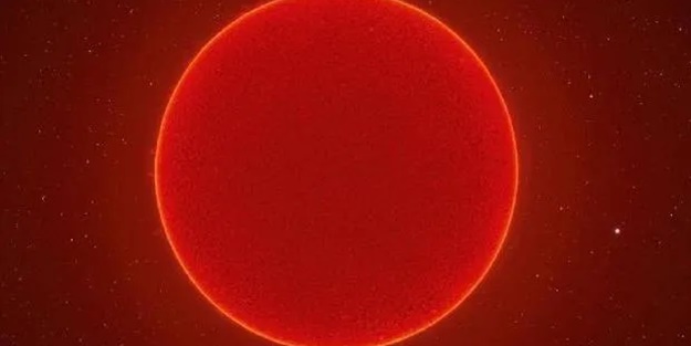 100 bin ayrı fotoğrafını çekerek oluşturdu! İşte Güneş’in 230 megapiksellik fotoğrafı