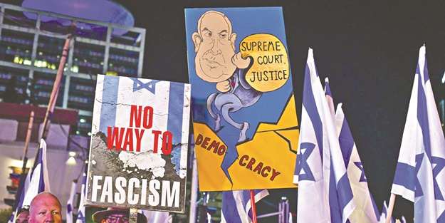 100 bin İsrailli Netanyahu’ya karşı sokakta