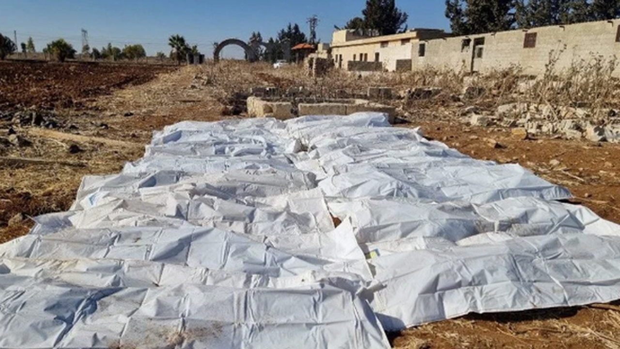 100 bin kişilik toplu mezar! Cesetler sığsın diye buldozerle ezmişler!