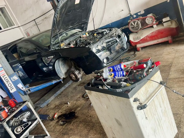 100 bin lira masraf yaptılar! Otomobil 5 yıldızlı otelden çekiciyle çıktı