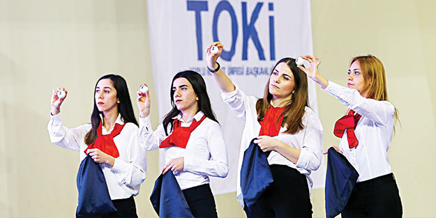 100 bin sosyal konutta ilk kura heyecanı İzmir’de yaşandı