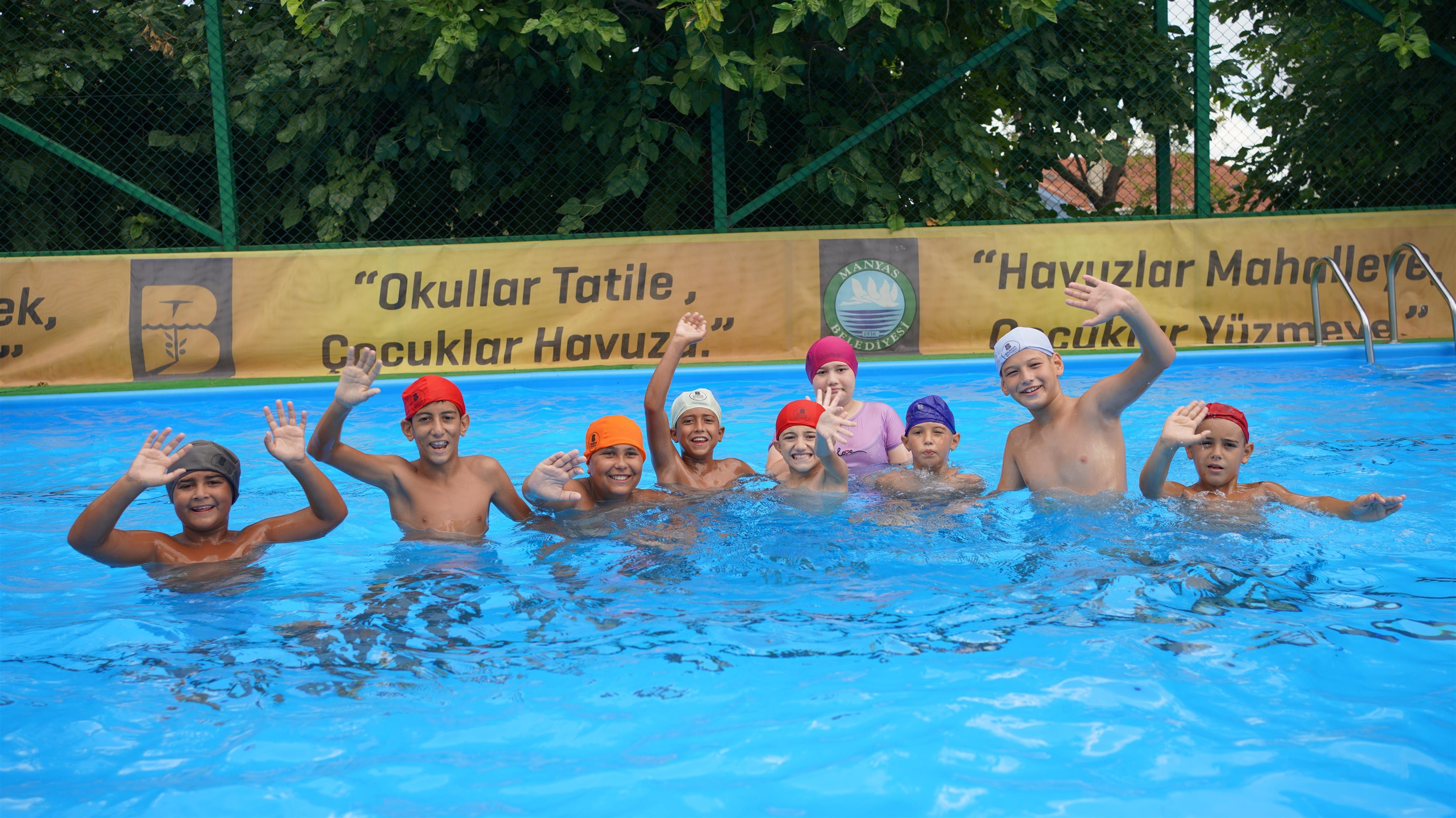 100 binden fazla çocuk yüzme öğrendi