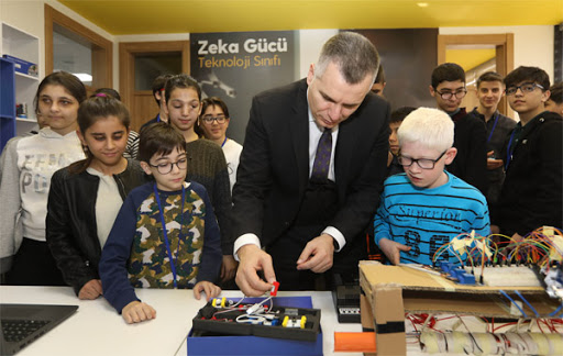 100 bini aşkın insanın yaşamına değer kattı