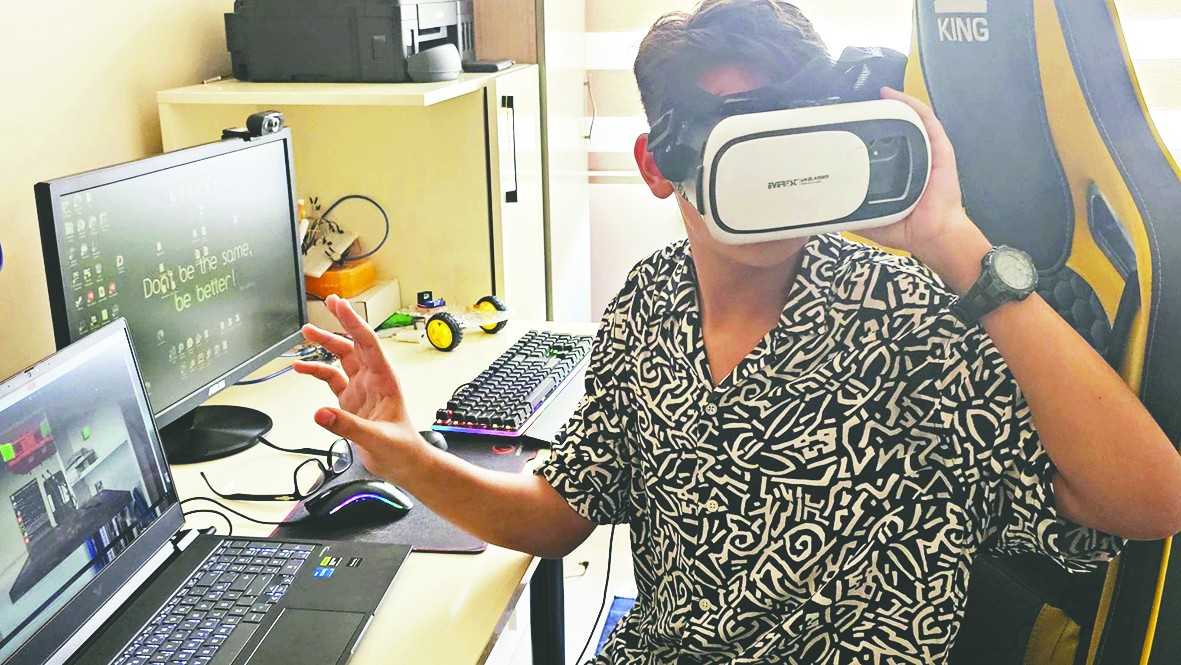 100 binlik gözlüğün prototipini üretti