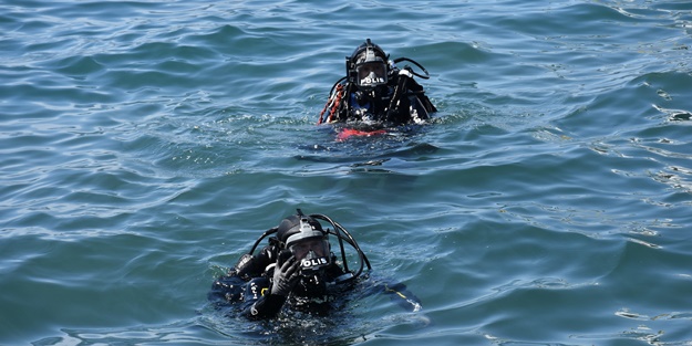 100 küçük su şişesi izmarit toplandı! Denizde ve plajda temizlik