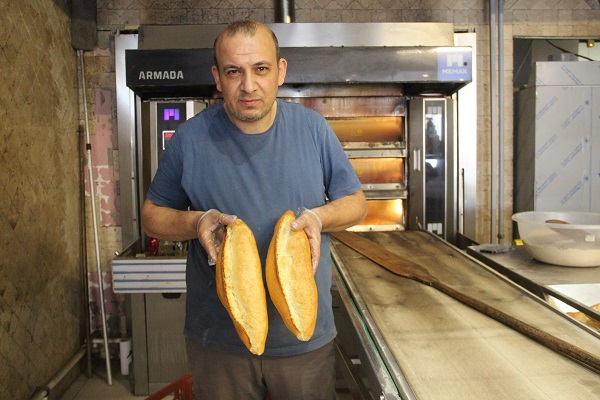 100 lira getirene… Camdaki ilanı görenler çok şaşırıyor