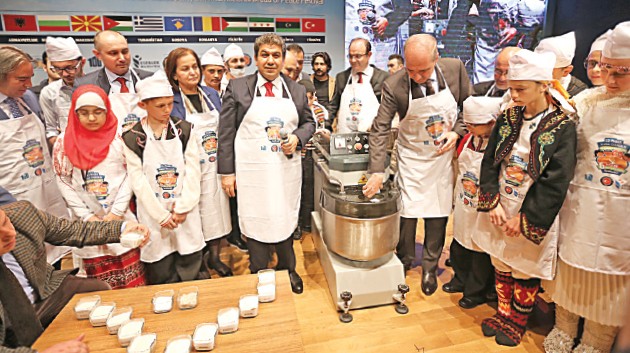 100 şehid torunu atalarını ziyaret etti