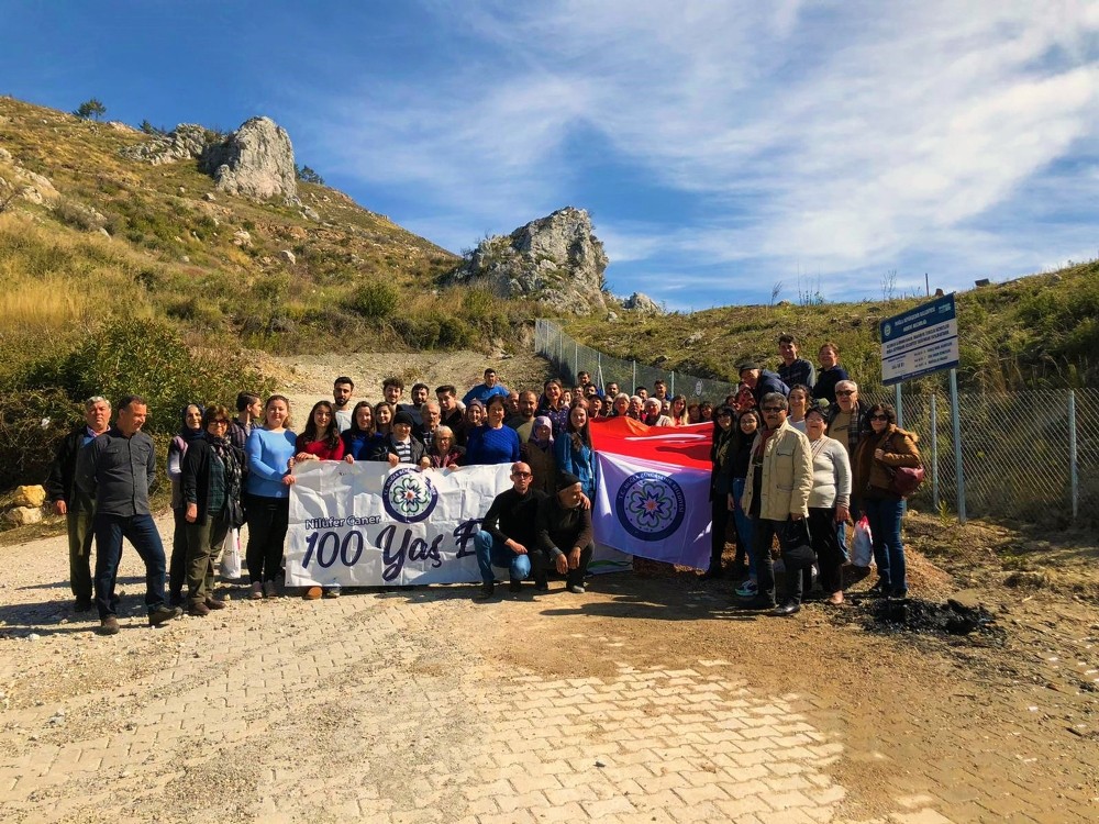 100 yaş evi üyelerinden doğaya 230 fidan 