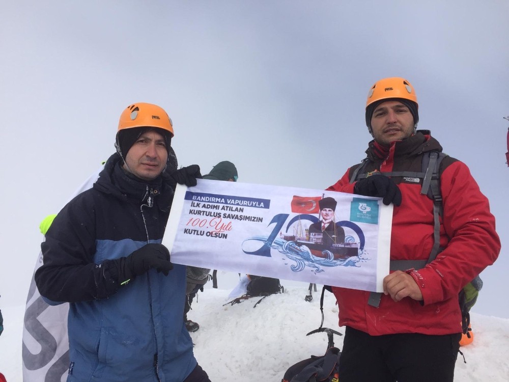 100. Yıl Coşkusunu Erciyes’in zirvesine kazıdılar 