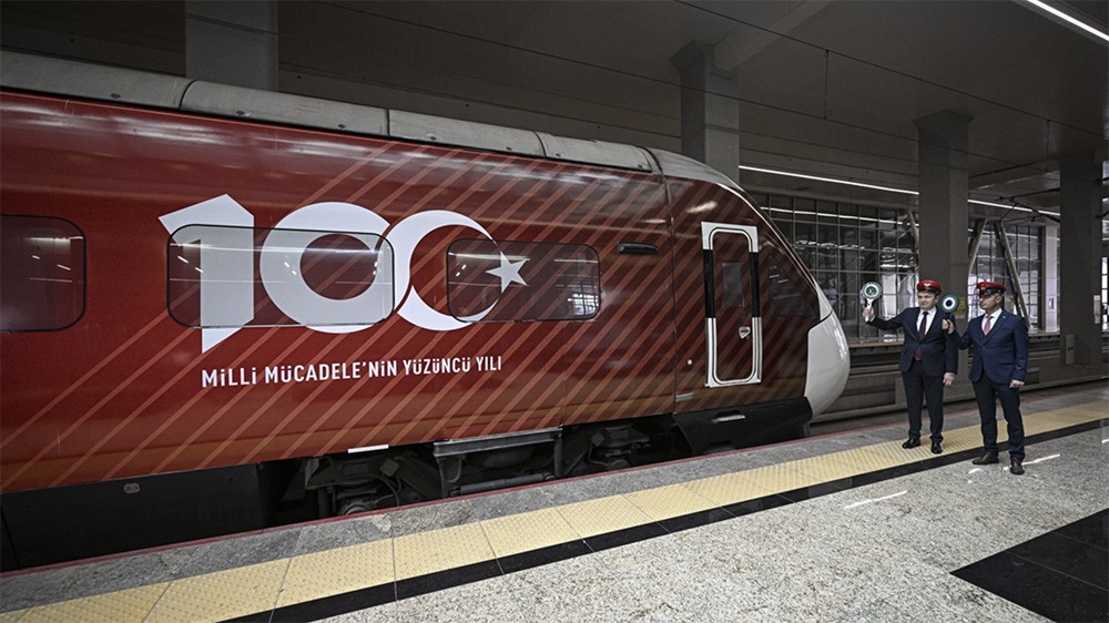 100. yıla özel giydirildi! 409 yolcusuyla ilk seferine çıktı