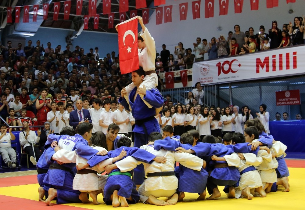 100. yılda tüm Türkiye’de sporun bayramı 
